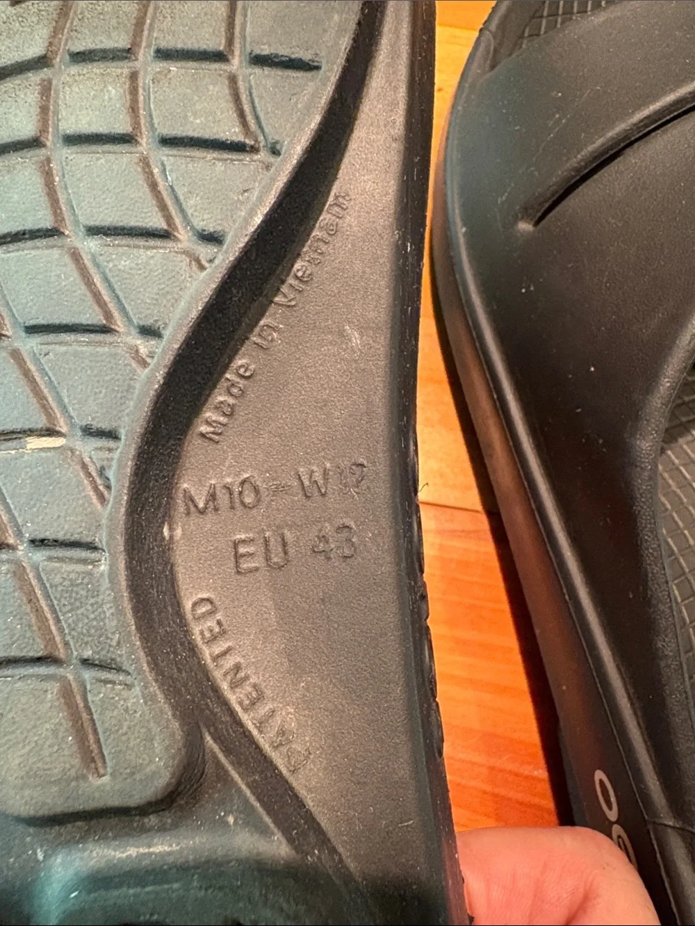 OOFOS men’s size